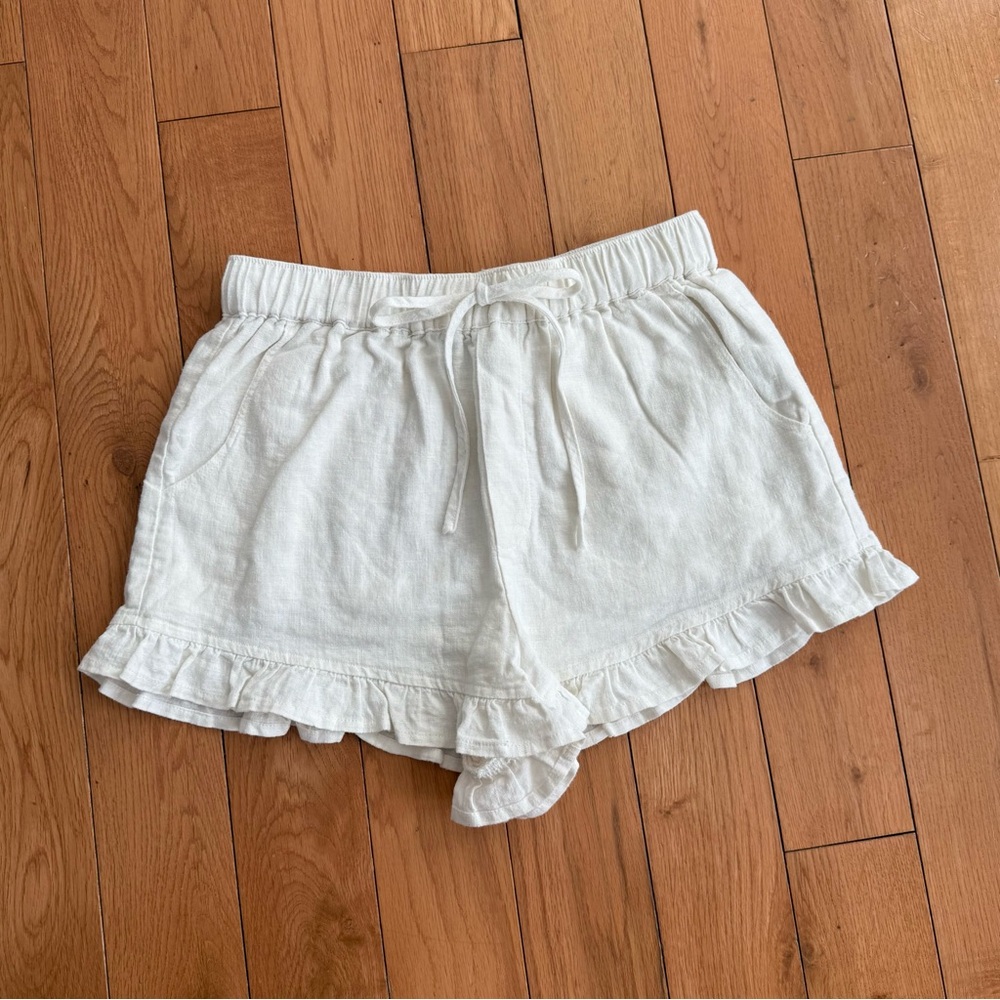 *SOLD* Forever 21 Coquette High Waisted Ruffle Hem Shorts in Ivory 🤍